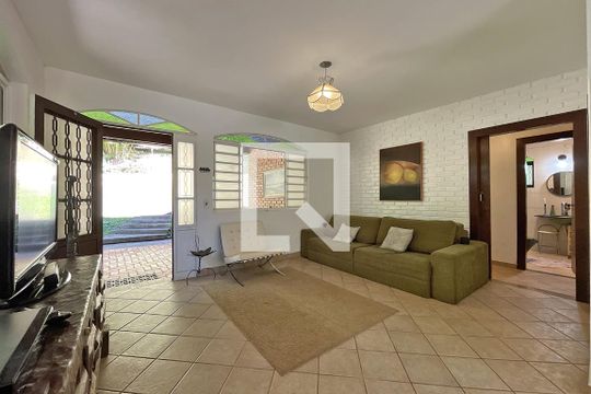 Sala de casa de condomínio à venda com 3 quartos, 500m² em Retiro do Chale, Brumadinho