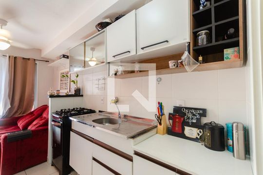 Cozinha de apartamento para alugar com 1 quarto, 31m² em Vila Palmeiras, São Paulo