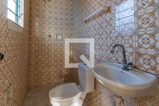 Banheiro de casa para alugar com 1 quarto, 40m² em Parque Peruche, São Paulo