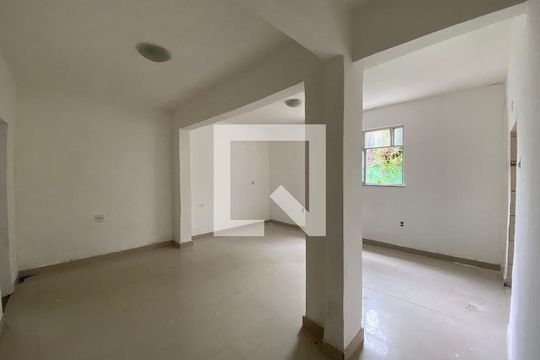 Sala de casa para alugar com 2 quartos, 78m² em Pilares, Rio de Janeiro