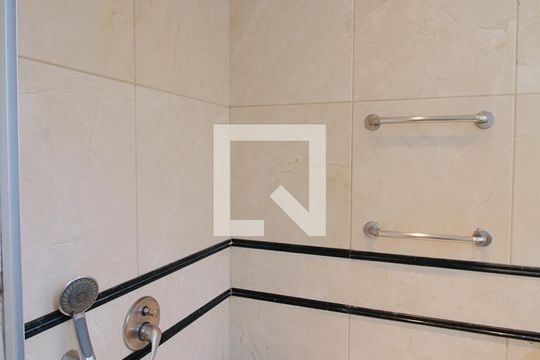 Banheiro da Suíte 1 de apartamento para alugar com 3 quartos, 550m² em Vila Suzana, São Paulo