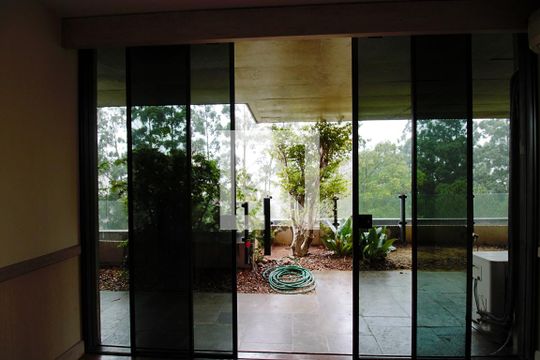 Varanda  de apartamento para alugar com 3 quartos, 550m² em Vila Suzana, São Paulo