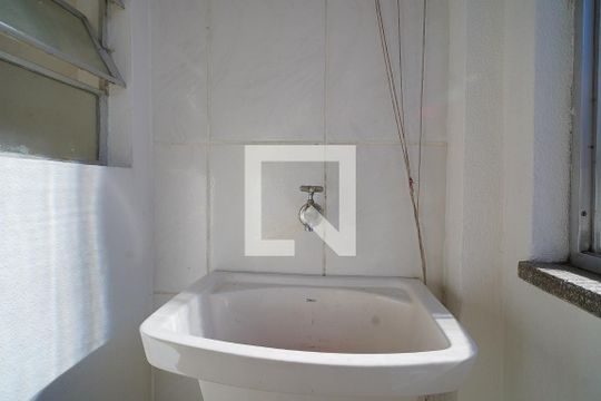 Cozinha e Área de Serviço de apartamento à venda com 1 quarto, 42m² em Vila Assunção, Porto Alegre
