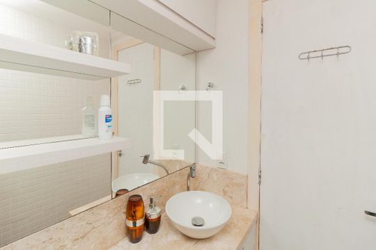 Banheiro de apartamento à venda com 2 quartos, 60m² em Industrial, Novo Hamburgo