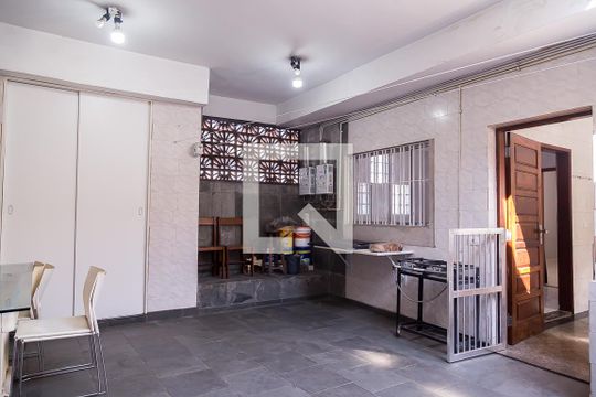 Quintal e Churrasqueira de casa à venda com 3 quartos, 150m² em Vila do Encontro, São Paulo