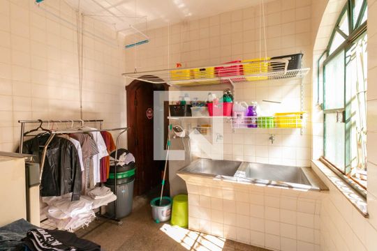 Área de Serviço de casa para alugar com 6 quartos, 352m² em São Bento, Belo Horizonte