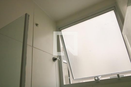 Banheiro de apartamento para alugar com 2 quartos, 42m² em Madureira, Rio de Janeiro