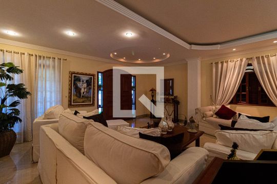 Sala  de casa à venda com 4 quartos, 670m² em Taquara, Rio de Janeiro