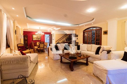Sala de casa para alugar com 4 quartos, 670m² em Taquara, Rio de Janeiro