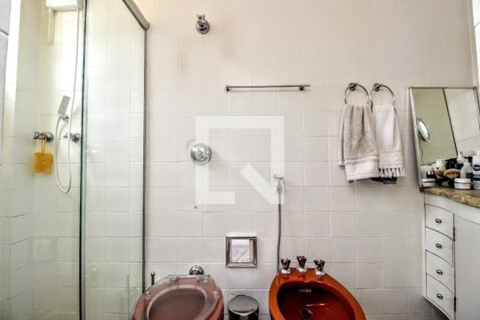 Banheiro suíte  de apartamento à venda com 4 quartos, 166m² em Santo Antônio, Belo Horizonte
