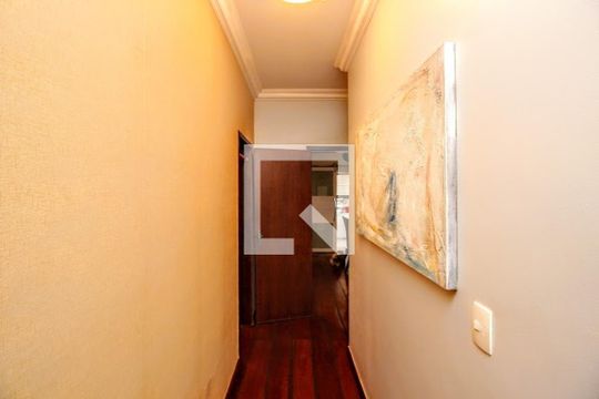 Corredor  de apartamento à venda com 4 quartos, 166m² em Santo Antônio, Belo Horizonte