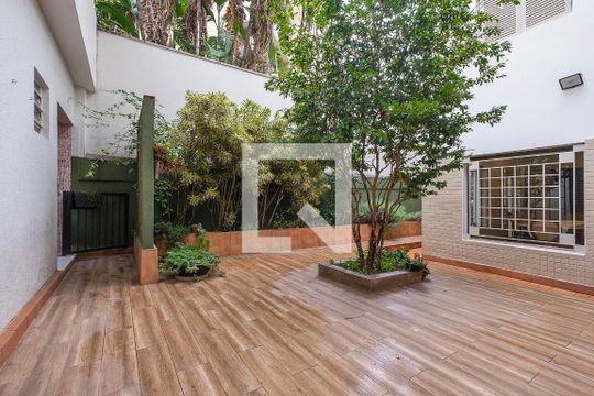 Quintal de casa à venda com 5 quartos, 300m² em Paraíso, São Paulo