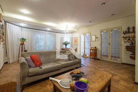 Casa à venda com 5 quartos, 300m² em Paraíso, São Paulo