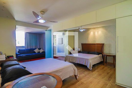 2 Pavimento - Quarto 3 Suíte de apartamento para alugar com 3 quartos, 297m² em Santo Antônio, Belo Horizonte
