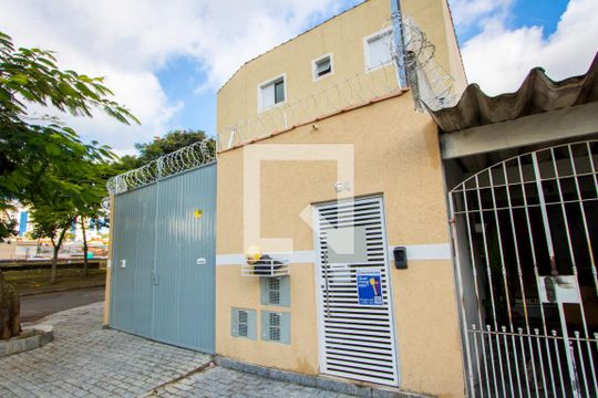 Fachada de kitnet/studio para alugar com 1 quarto, 32m² em Jardim Ocara, Santo André