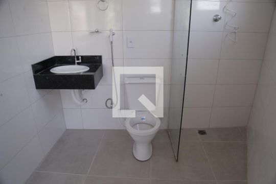 Banheiro de kitnet/studio para alugar com 1 quarto, 24m² em Jardim Cidade Pirituba, São Paulo