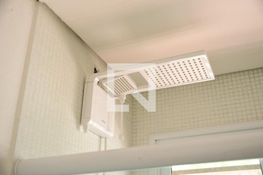 Banheiro da Suíte de casa de condomínio para alugar com 4 quartos, 200m² em Jardim Rebelato, Cotia