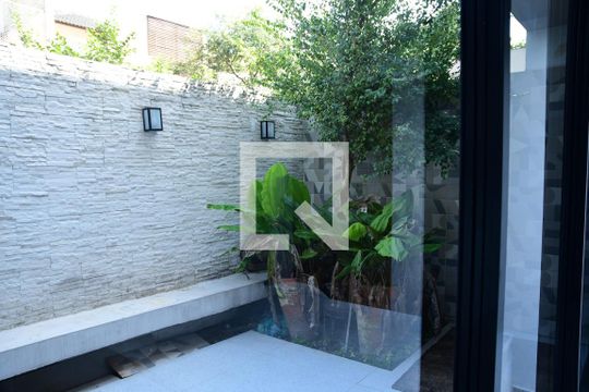 Quintal de casa de condomínio para alugar com 4 quartos, 200m² em Jardim Rebelato, Cotia