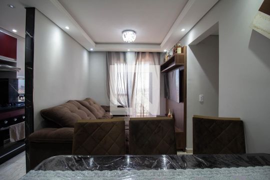 Sala de apartamento para alugar com 2 quartos, 48m² em Vila Carmosina, São Paulo
