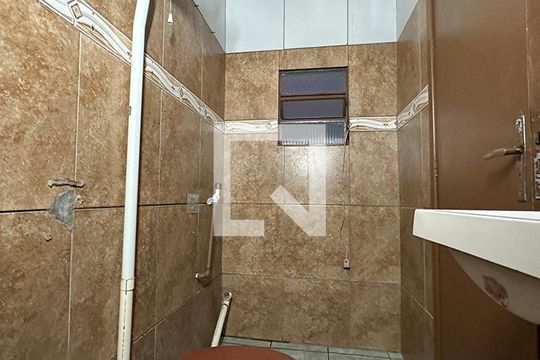 Banheiro de apartamento para alugar com 1 quarto, 40m² em Santos Dumont, São Leopoldo