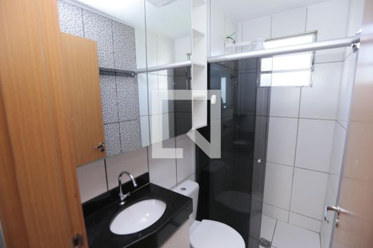 Banheiro de apartamento à venda com 2 quartos, 45m² em Califórnia, Contagem
