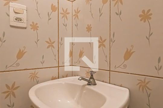 Banheiro da Suíte de casa para alugar com 1 quarto, 30m² em Jardim Paraventi, Guarulhos