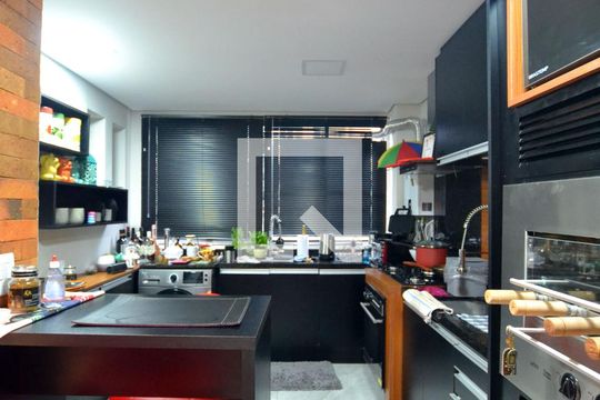 Cozinha de apartamento à venda com 2 quartos, 82m² em Cristal, Porto Alegre