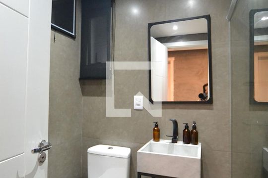 Banheiro Social de apartamento à venda com 2 quartos, 82m² em Cristal, Porto Alegre