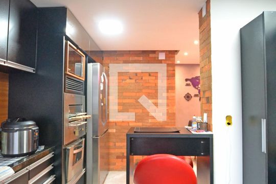 Cozinha de apartamento à venda com 2 quartos, 82m² em Cristal, Porto Alegre
