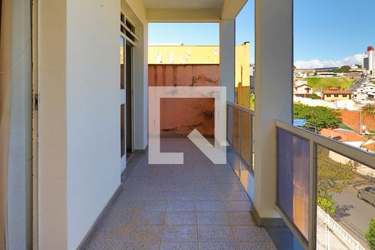 Varanda dos Quartos 1 e 2 de casa à venda com 4 quartos, 400m² em Cachoeirinha, Belo Horizonte