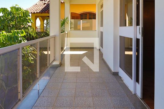 Varanda dos Quartos 1 e 2 de casa à venda com 4 quartos, 400m² em Cachoeirinha, Belo Horizonte