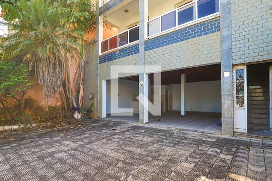 Garagem de casa à venda com 4 quartos, 400m² em Cachoeirinha, Belo Horizonte