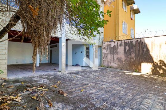 Garagem de casa à venda com 4 quartos, 400m² em Cachoeirinha, Belo Horizonte
