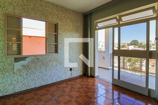Quarto 1 Suíte de casa à venda com 4 quartos, 400m² em Cachoeirinha, Belo Horizonte