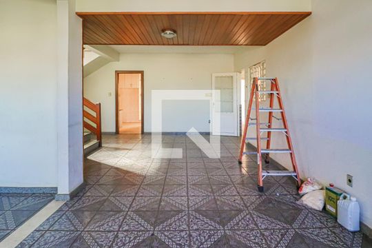 Casa à venda com 4 quartos, 400m² em Cachoeirinha, Belo Horizonte