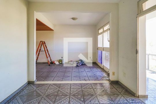 Sala 1 de casa à venda com 4 quartos, 400m² em Cachoeirinha, Belo Horizonte