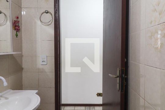 Banheiro Social de apartamento para alugar com 3 quartos, 60m² em Alto Boqueirão, Curitiba