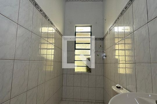 Banheiro de casa à venda com 2 quartos, 75m² em Centro, São Leopoldo