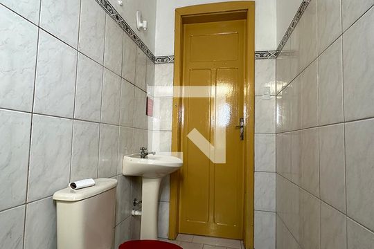 Banheiro de casa à venda com 2 quartos, 75m² em Centro, São Leopoldo