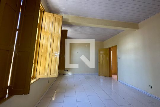 Quarto de casa à venda com 2 quartos, 75m² em Centro, São Leopoldo