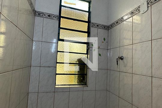 Banheiro de casa à venda com 2 quartos, 75m² em Centro, São Leopoldo