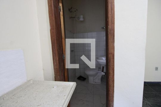 Banheiro de kitnet/studio para alugar com 1 quarto, 20m² em Alto dos Pinheiros, Belo Horizonte