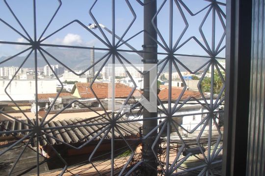 Vista  de apartamento à venda com 2 quartos, 52m² em Inhauma, Rio de Janeiro