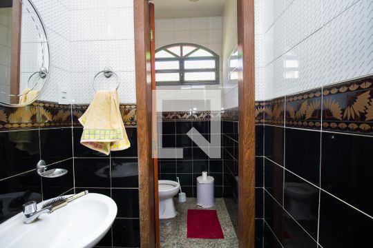 Banheiro de casa para alugar com 4 quartos, 340m² em Aparecida, Belo Horizonte