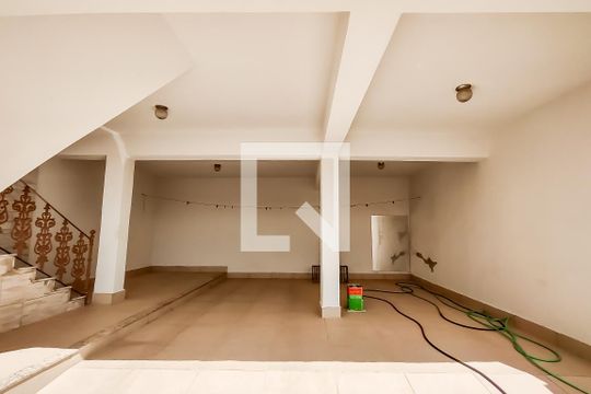 Garagem de casa para alugar com 4 quartos, 340m² em Aparecida, Belo Horizonte