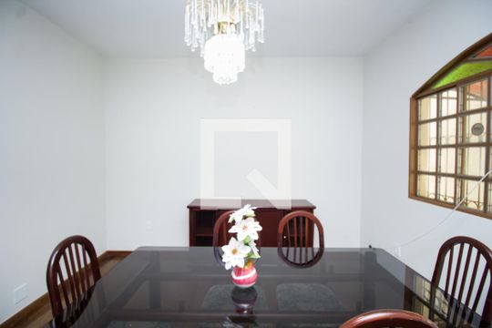 Copa de casa para alugar com 4 quartos, 340m² em Aparecida, Belo Horizonte