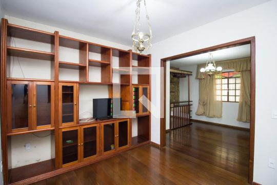 Sala 2 de casa para alugar com 4 quartos, 340m² em Aparecida, Belo Horizonte