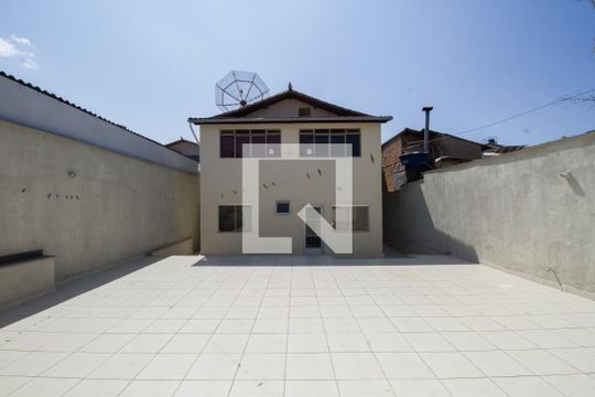 Quintal de casa para alugar com 4 quartos, 340m² em Aparecida, Belo Horizonte