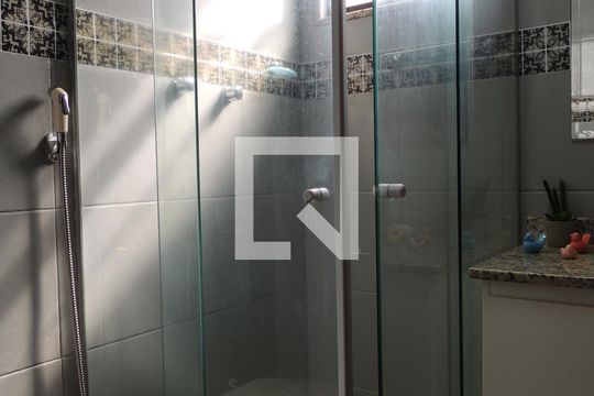 Banheiro 2 de casa de condomínio para alugar com 4 quartos, 320m² em Anil, Rio de Janeiro