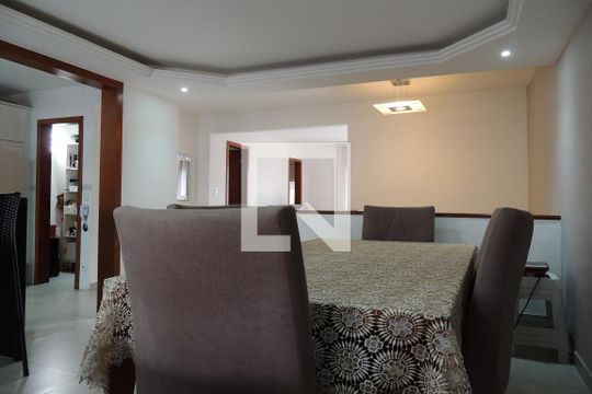 Sala  de casa de condomínio à venda com 4 quartos, 320m² em Anil, Rio de Janeiro